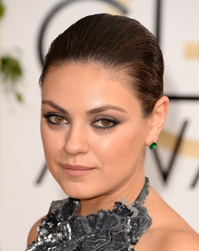 Actrice Mila Kunis op de Golden Globes na de peperdure behandelingen.