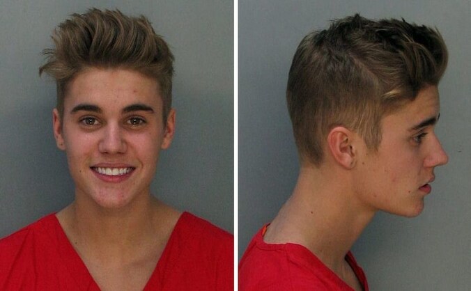 'Mugshot' van Justin Bieber tijdens zijn eerste arrestatie.