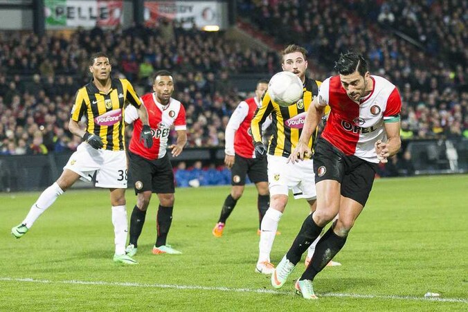 Pellè kopt de 1-0 binnen.