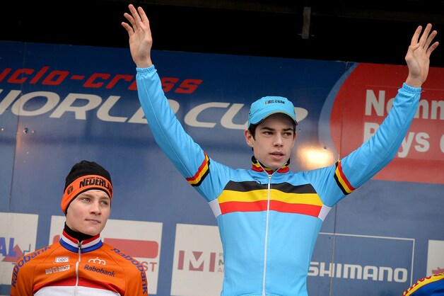 Wout Van Aert (r) moet de strijd aangaan met Mathieu van der Poel (l)