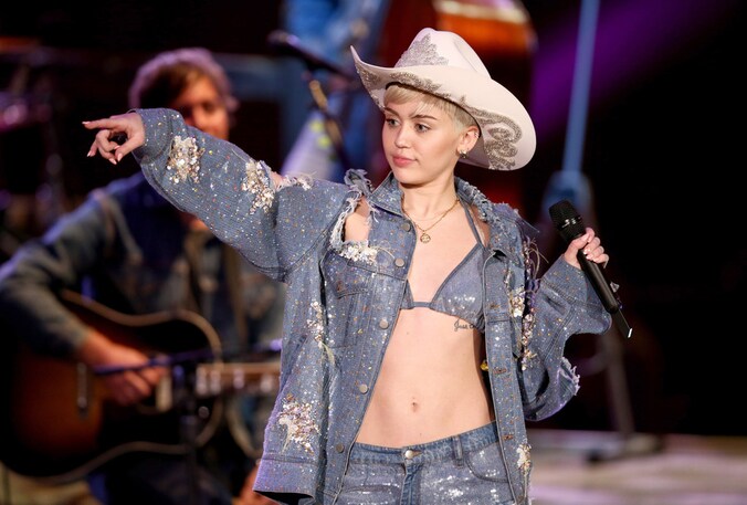 Miley Cyrus tijdens de opnames van MTV Unplugged.