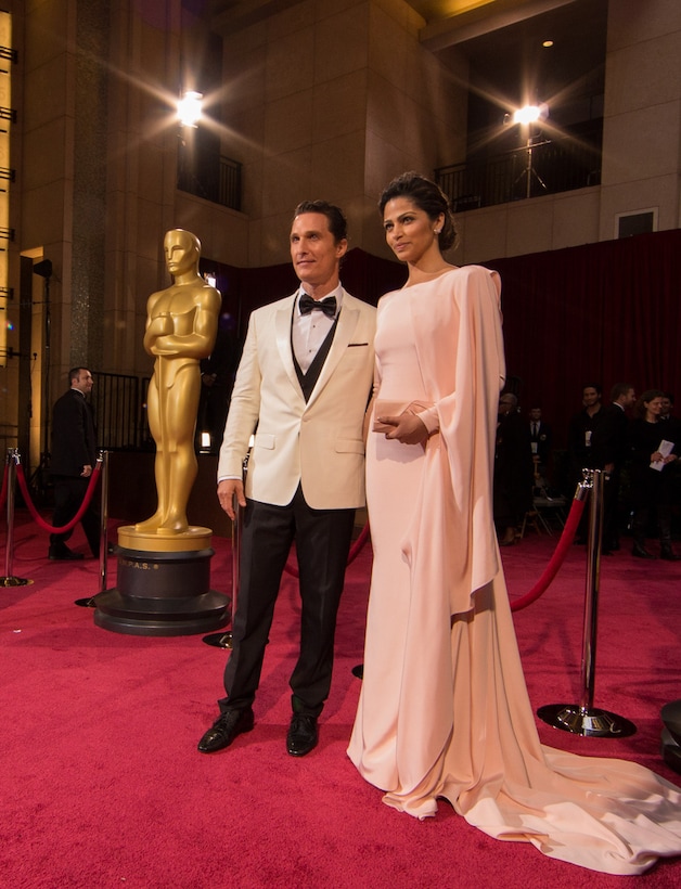Matthew McConaughey samen met zijn echtgenote Camila Alves dit weekend tijdens de uitreiking van de Oscars.