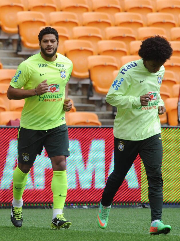 De onfortuinlijke Hulk, links van Willian op training.