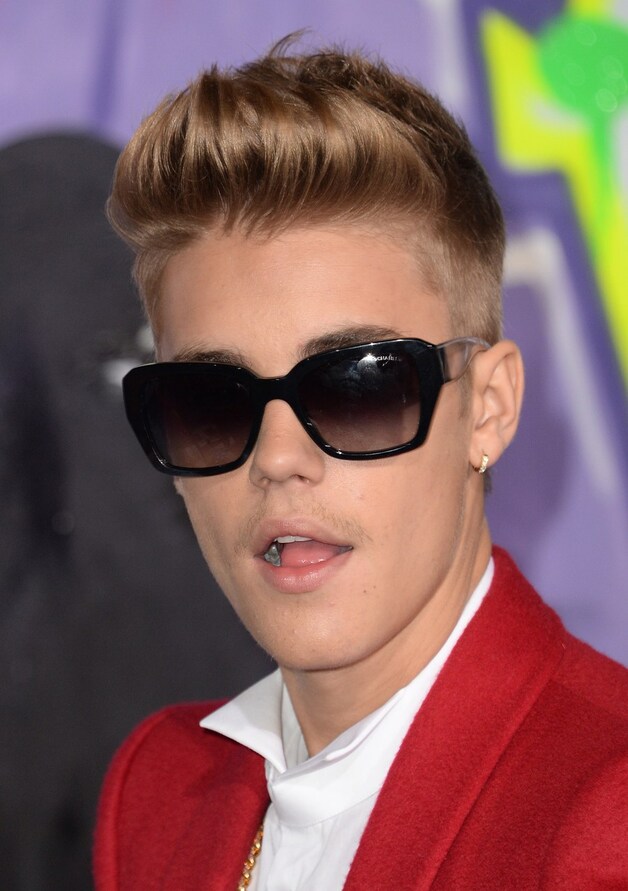 Bieber gaat verder en werd gespot in de studio.