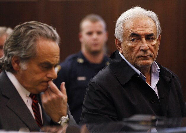 Strauss-Kahn met zijn advocaat Benjamin Brafman.