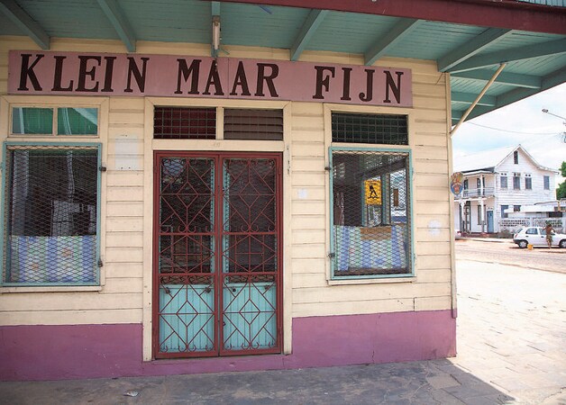 Een cafeetje in de hoofdstad Paramaribo met een oer-Hollandse naam.