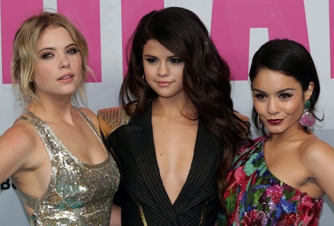 Selene Gomez (midden).