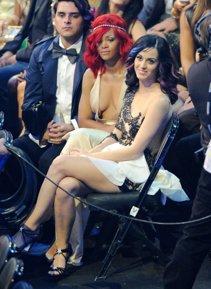 Rihanna en Katy tijdens de MTV Awards 2010