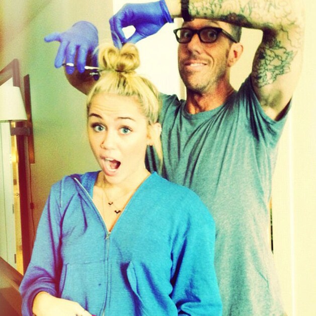 Miley in augustus vorig jaar net voor ze haar blonde bob liet kortwieken.