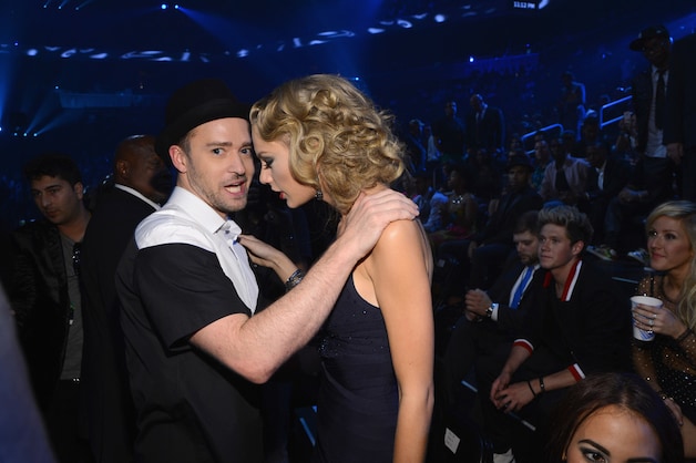 Taylor Swift trakteerde Justin Timberlake op één va haar zwoelste blikken.