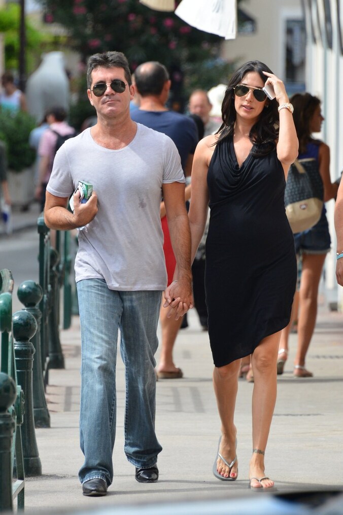 Simon Cowell en zijn zwangere vriendin Lauren Silverman in Saint Tropez.