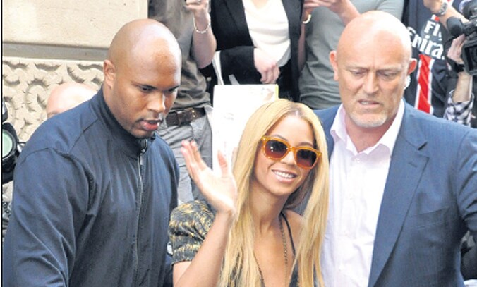 Bodyguard Norman Oosterbroek (rechts) werkte voor beroemdheden als zangeres Beyoncé