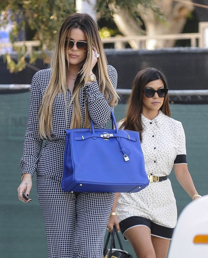 Khloe en haar zus Kourtney gingen samen shoppen in hun eigen winkel.