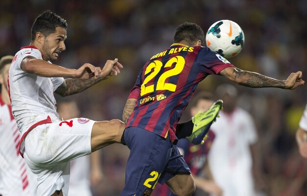 Dani Alves nam het shirtnummer van zijn maatje Abidal over