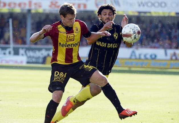 Anthony Van Loo moet na de 5-0 op Anderlecht vanop de bank starten.