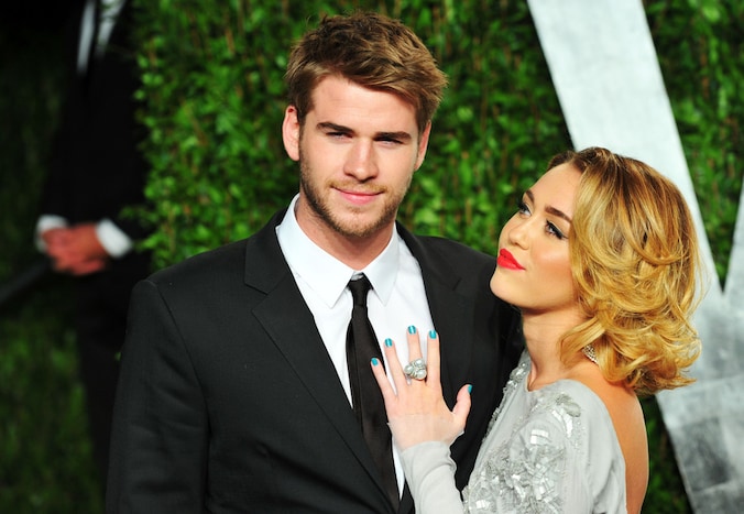 Zangeres Miley Cyrus en haar ex Liam Hemsworth in gelukkigere tijden.