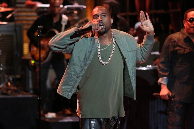 Kanye West riskeert celstraf voor aanval op paparazzo.