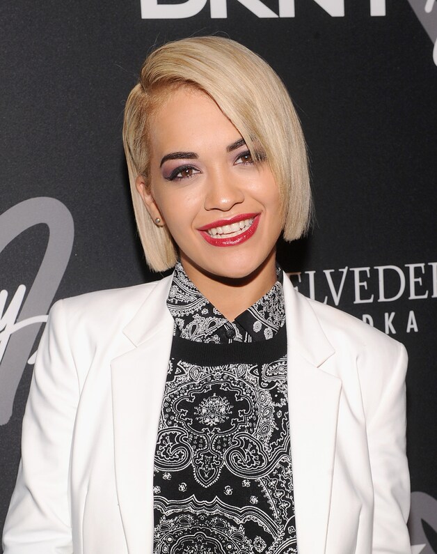 Rita Ora met een bobkapsel.