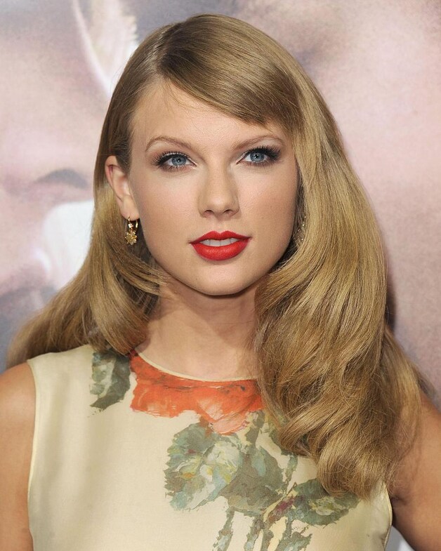Taylor Swift heeft dunne wenkbrauwen.