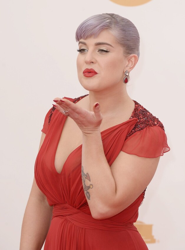 Kelly Osbourne met haar geometrische nagels.