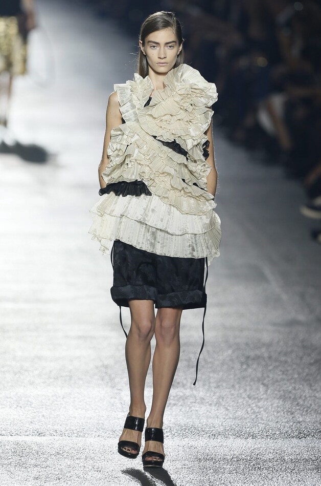 Overal ruches bij Dries Van Noten.