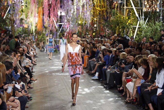 De fleurige catwalk van Dior.
