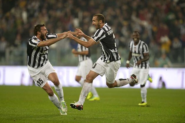 Ook Chiellini (r) scoorde voor de 'bianconeri'.