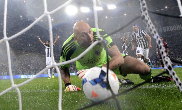 Abbiati mocht drie keer de rug omdraaien.