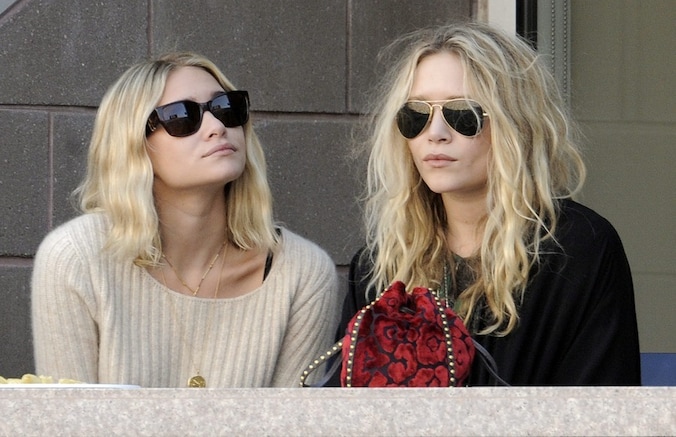 Mary-Kate (rechts) en Ashley Olsen.