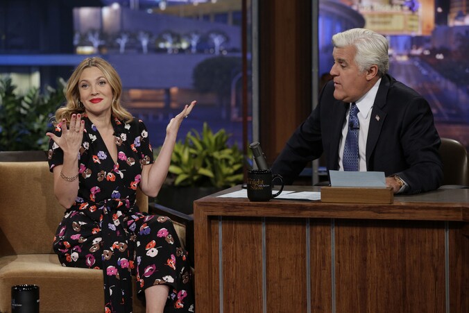 Drew Barrymore op bezoek bij Jay Leno.