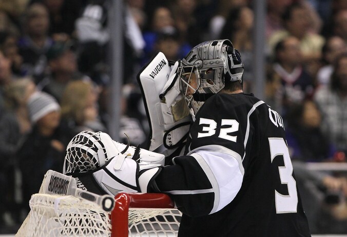 Jonathan Quick slaat zich voor het hoofd na zijn monumentale blunder.
