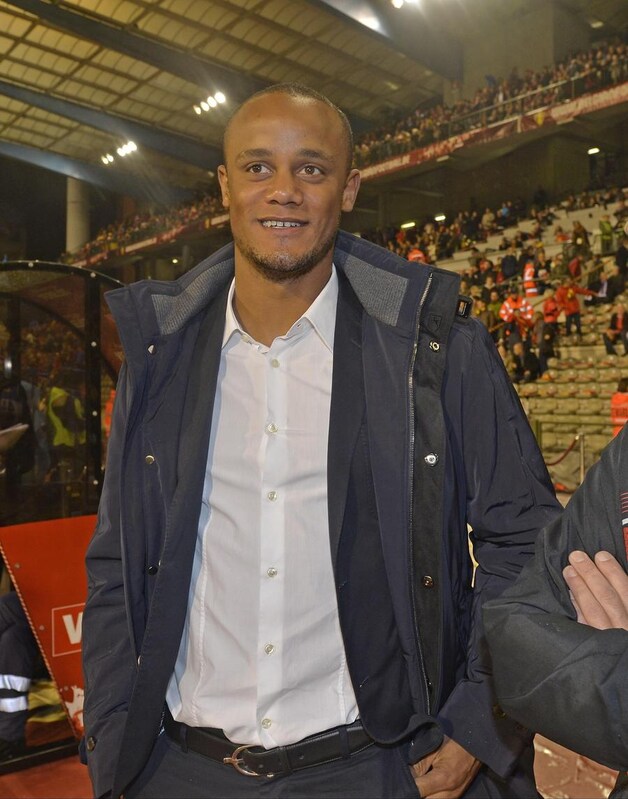 De gekwetste Kompany toch overgekomen vanuit Manchester, ondanks dat zijn vrouw Carla hoogzwanger is.