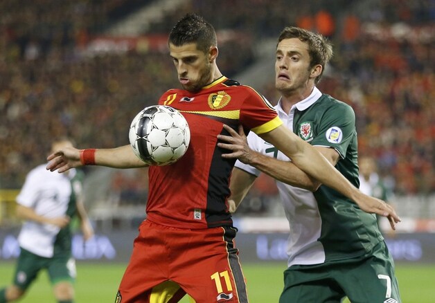 Andrew King in de rug van Mirallas.