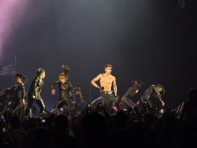 Justin Bieber op het podium.