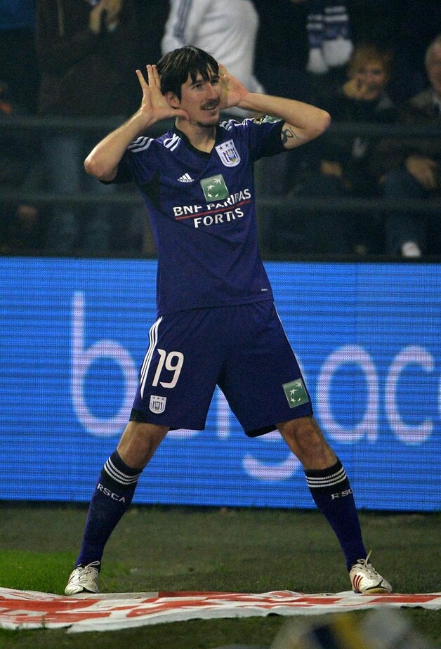 Kljestan kan juichen nadat hij aan de tweede paal binnentikte.