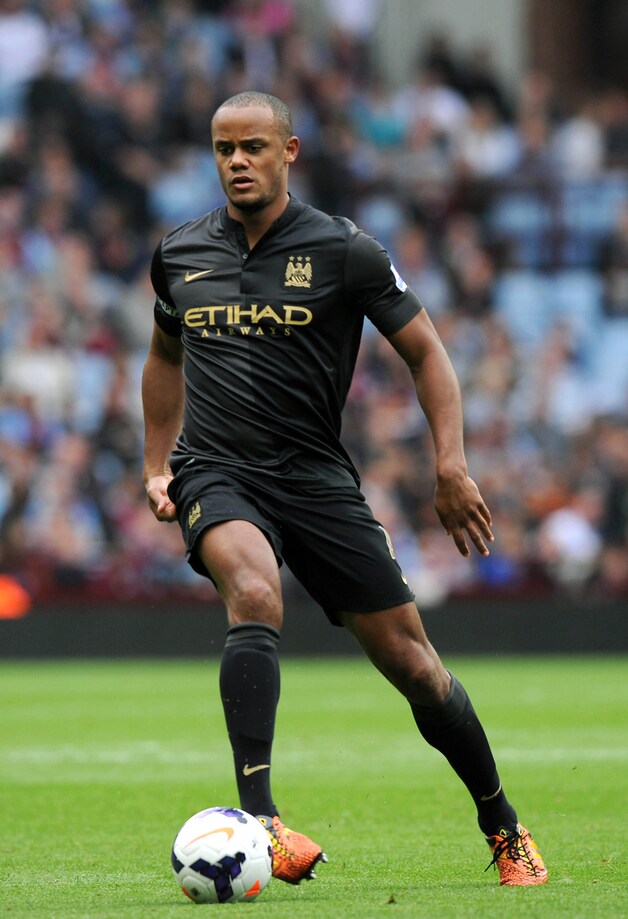 Kompany moet nog steeds langs de kant toekijken.