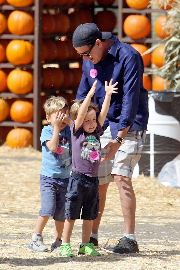 Charlie Sheen met zoontjes Bob en Max.