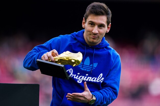 Lionel Messi kreeg zijn Gouden Schoen voor als Europees topschutter met 46 goals vorig seizoen.