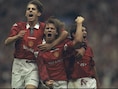 Herken je de jonge Beckham in het midden? Hij wordt omringd door Gary Neville (links) en Roy Keane.