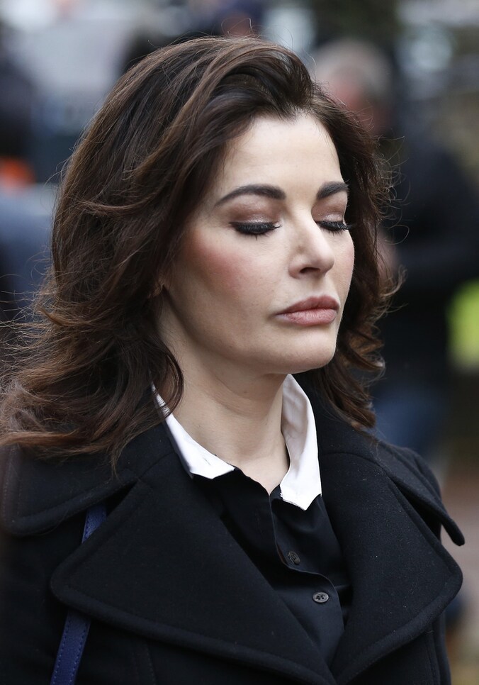 Nigella arriveert bij de rechtbank in Londen