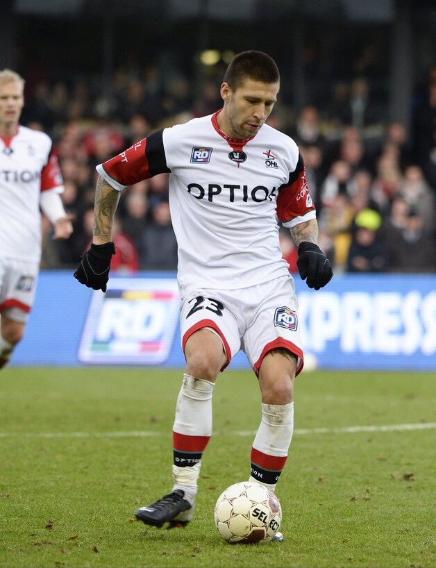 Bandalovski startte weer als rechtsback bij OHL