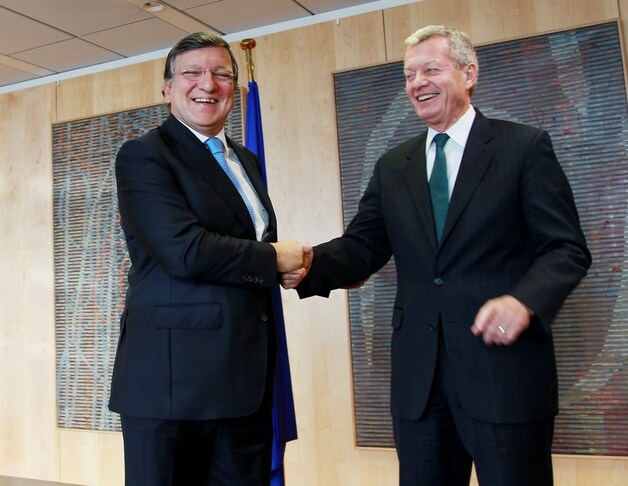 Barroso krijgt felicitaties.