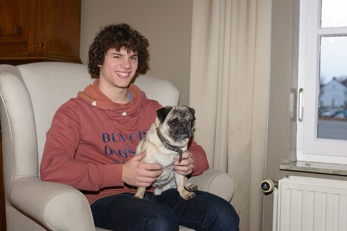 Arthur met Mops. "Hij mocht dan wel twee jaar ouder zijn: ik herkende hem meteen."