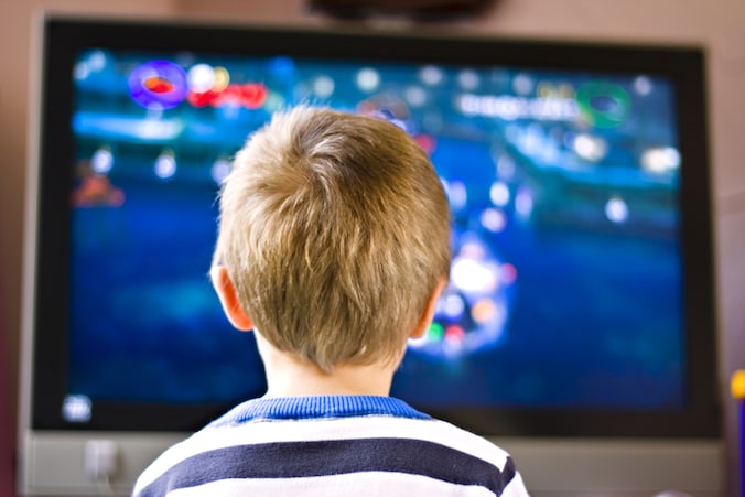 "Wanneer kinderen televisie kijken, verliezen ze kostbare tijd om activiteiten uit te voeren die wel bijdragen tot een snellere ontwikkeling."