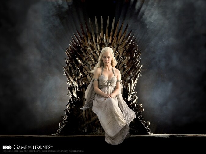 Daenerys Targaryen (Emilia Clarke) op de IJzeren troon, de 'meest oncomfortabele stoel ter wereld'