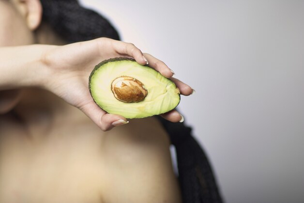Zwier wat avocado in een frisse salade.