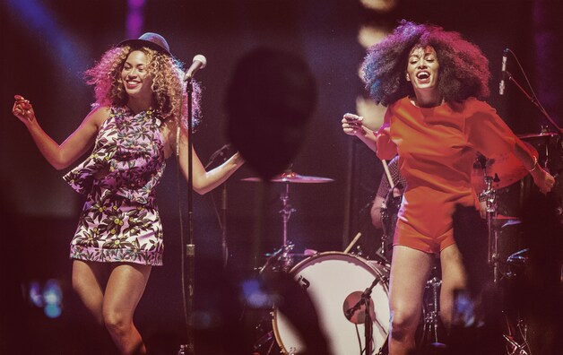 Beyoncé en Solange samen op het podium tijdens het Amerikaanse festival Coachella.