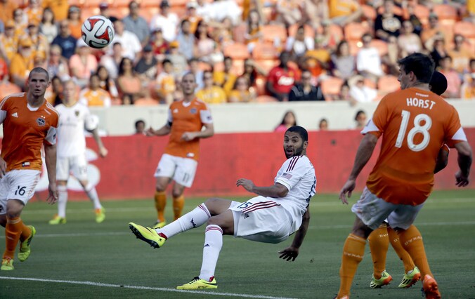 Alvaro Saborio (midden) in actie voor zijn club Real Salt Lake.