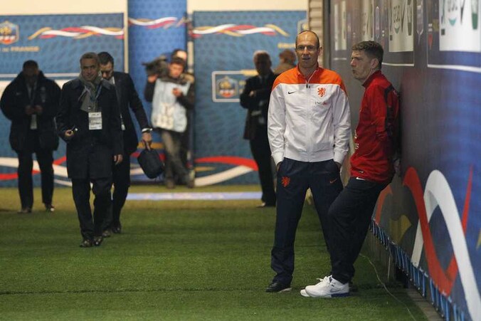 Arjen Robben in de catacomben van het Stade de France.