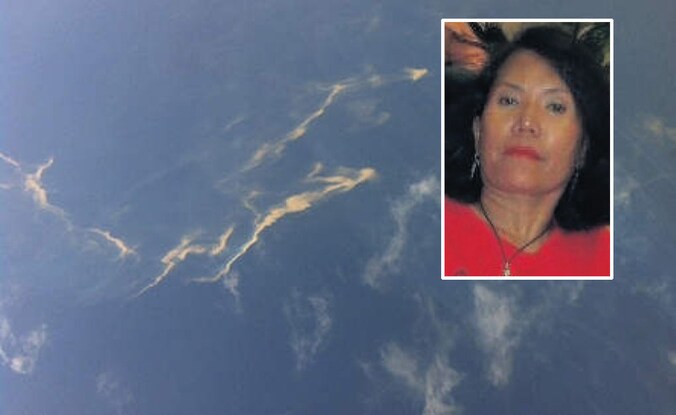 De vermiste Surti Dahlia. Op de achergrond olievlekken in de zee bij Vietnam